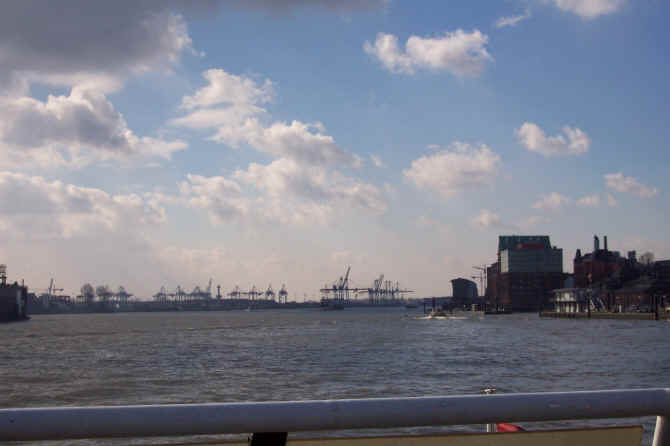 Hafen.jpg (187369 Byte)