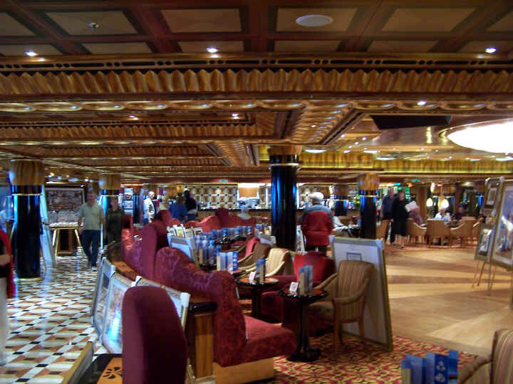 Salon.JPG (975252 Byte)